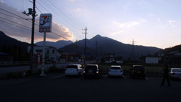 国道２０号線沿いのセブンイレブン